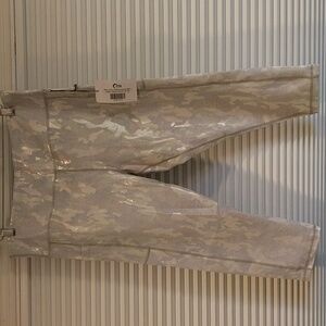 Zyia Silver Camo Metallic Pocket Light n Tight Hi-rise Capri